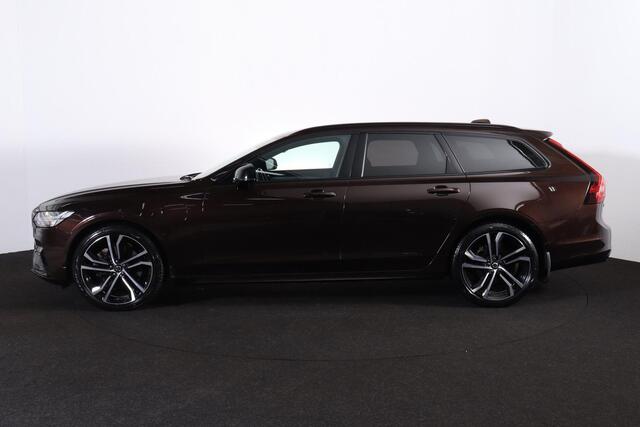 Volvo V90 T8 AWD R-Design - Luchtvering - IntelliSafe Assist - Parkeercamera achter - Verwarmde voorstoelen, stuur & achterbank - Parkeersensoren voor & achter - Elektr. bedienb. voorstoelen met geheugen - Extra getint glas - Elektr. inklapbare trekhaak - 20' LMV