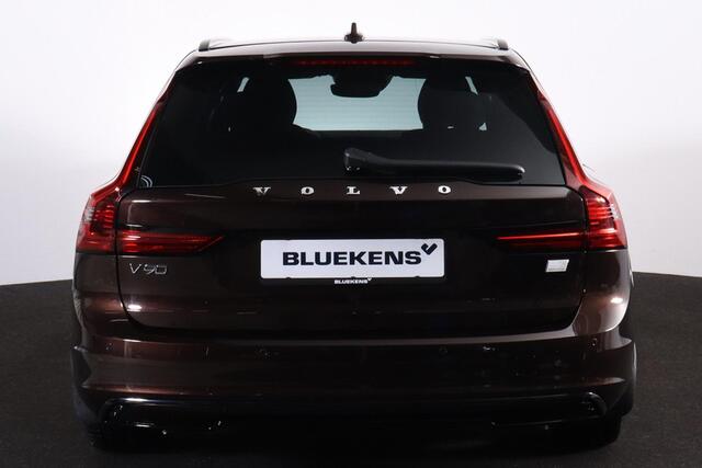 Volvo V90 T8 AWD R-Design - Luchtvering - IntelliSafe Assist - Parkeercamera achter - Verwarmde voorstoelen, stuur & achterbank - Parkeersensoren voor & achter - Elektr. bedienb. voorstoelen met geheugen - Extra getint glas - Elektr. inklapbare trekhaak - 20' LMV
