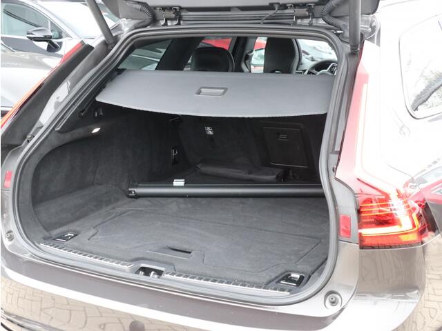 Volvo V90 2.0 T6 AWD Plus Dark I Panoramadak I Trekhaak I HarmanKardon