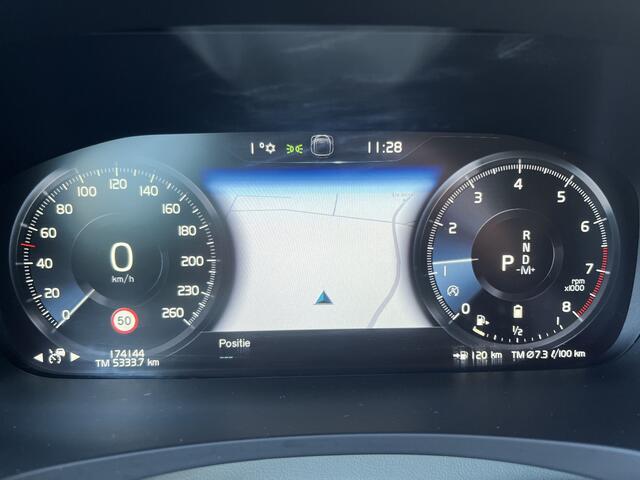 Volvo V90 2.0 B4 212Pk Automaat Business Pro / Trekhaak / Airco-ecc / Navi / Leder / Adap-cruise / Stoel-stuur verw. / Stand verw. / Apk okt-2026