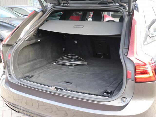 Volvo V90 2.0 T6 AWD Plus Dark I Panoramadak I Trekhaak I HarmanKardon