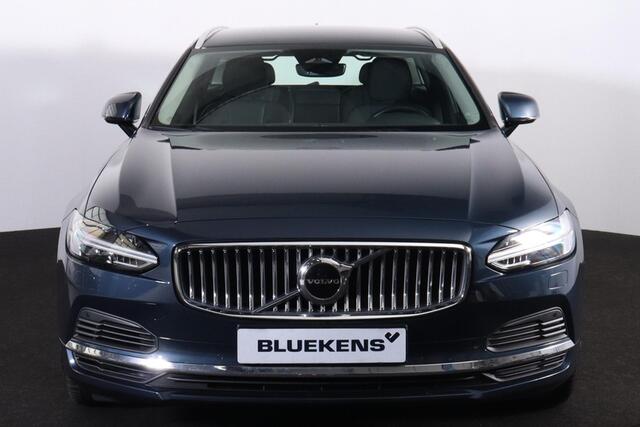 Volvo V90 T6 Recharge AWD Core Bright - LONG RANGE - IntelliSafe Assist & Surround - Adaptieve LED koplampen - Parkeercamera achter - Verwarmde voorstoelen, stuur & achterbank - Parkeersensoren voor & achter - High Performance audio - Elektr. inklapbare trekhaak - 