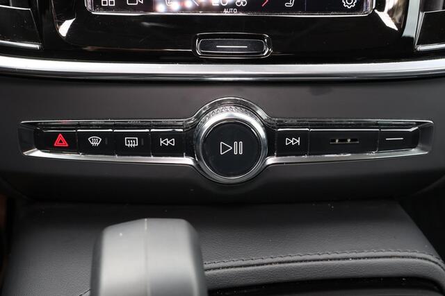 Volvo V90 T6 Recharge AWD Core Bright - LONG RANGE - IntelliSafe Assist & Surround - Adaptieve LED koplampen - Parkeercamera achter - Verwarmde voorstoelen, stuur & achterbank - Parkeersensoren voor & achter - High Performance audio - Elektr. inklapbare trekhaak - 