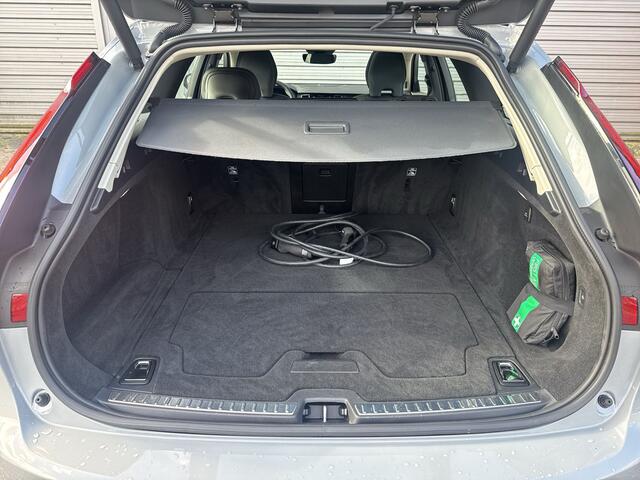 Volvo V90 2.0 T6 Plug-in hybrid AWD Ultra Dark / Head-Up / Schuif/kanteldak / Trekhaak / Blis / 360 Camera