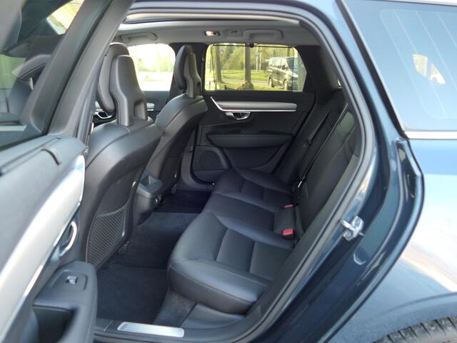 Volvo V90 2.0 T5 AUT 12 MND garantie Momentum Panoramadak / Trekhaak / Pilot assist / Leer