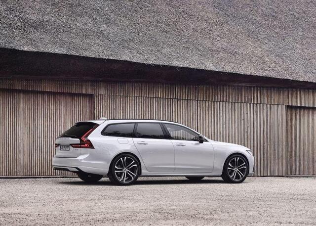 Volvo V90 2.0 T8 Plug-in hybrid AWD Ultra Executive Edition | Bowers & Wilkins | Luchtvering | Alarm | Gelaagd glas | Massage | Stoel koeling + verwarming | VOL
