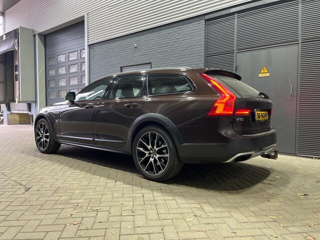 Volvo V90 Cross Country D5 AWD Pro | Incl. BTW | Bowers&Wilkins | Trekhaak | Panoramadak | Head-Up | 20 Inch