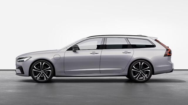 Volvo V90 T6 Plug-in hybrid AWD Ultra Dark - Luchtvering - Intellisafe Assist/Surround - Panoramisch schuif-/kanteldak - Harman Kardon Audio - Contourstoelen - Elektrisch bedienbare voorstoelen - Verwarmbare voorstoelen - Verwarmbare stuurwiel - Getint glas - 20' L