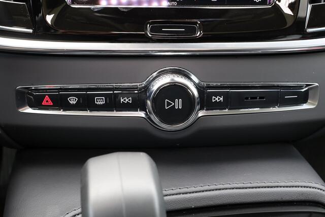 Volvo V90 T6 Recharge AWD Core Bright - LONG RANGE - Panorama/schuifdak - IntelliSafe Assist & Surround - Harman/Kardon audio - Adaptieve LED koplampen - Parkeercamera achter - Verwarmde voorstoelen, stuur & achterbank - Parkeersensoren voor & achter - Elektr. bedi