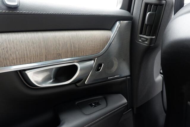 Volvo V90 T6 Automaat Hybride Ultimate Bright, |360 Graden Camera| Luchtvering|Voorstoelen Met Massagefunctie|Bowers & Wilkins Audio|Panorama Dak| Keyless Entry| Parkeersensoren|Verwarmbare Voorstoelen| Electronic Climate Control| Adaptieve Cruise Control| Dodehoek