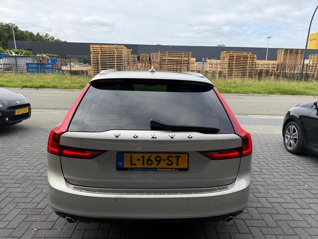 Volvo V90 2.0 D4 Momentum | 2E EIGENAAR | 12MND GARANTIE | AUTOMAAT | CRUISE | LED | TREKHAAK | STUURVERWARMING |