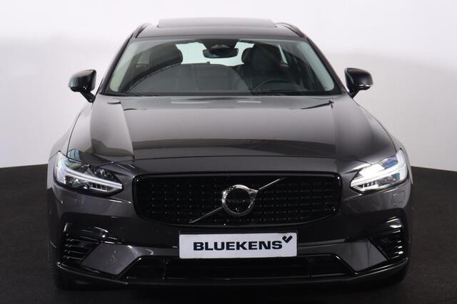 Volvo V90 T8 Recharge AWD Ultra Dark - Panorama/schuifdak - IntelliSafe Assist & Surround - 360º Camera - Harman/Kardon audio - Adaptieve LED koplampen - Verwarmde voorstoelen, stuur & achterbank - Parkeersensoren voor & achter - Elektr. bedienb. voorstoelen met ge