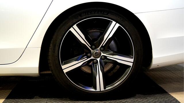 Volvo V90 2.0 T4 140kW/190pk Aut8 R-Design PANORAMADAK + FULL LED HIGH BEAM + NAVI SENSUS + PILOT ASSIST + ADAPT.CRUISE + STOELVERWARMING + LEER/ALCANTARA + LANE ASSIST + KEYLESS ENTRY&GO + ON-CALL + PARKSENSOREN + 19" LM-VELGEN!!