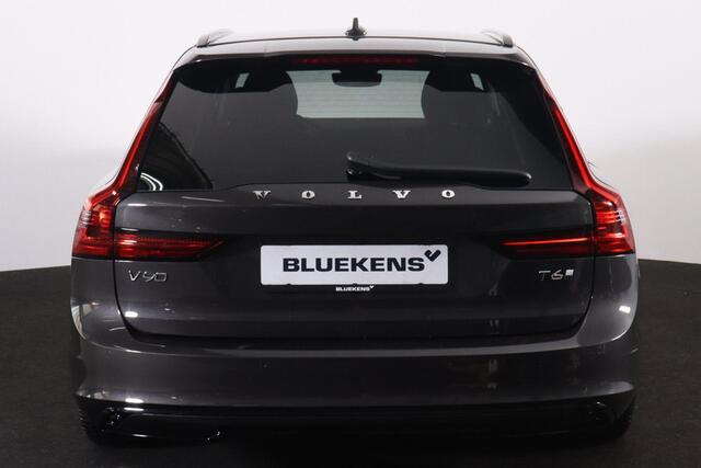 Volvo V90 T6 Recharge AWD Plus Dark - IntelliSafe Assist & Surround - 360º Camera - Harman/Kardon audio - Adaptieve LED koplampen - Verwarmde voorstoelen, stuur & achterbank - Parkeersensoren voor & achter - Elektr. bedienb. voorstoelen met geheugen - Extra getint