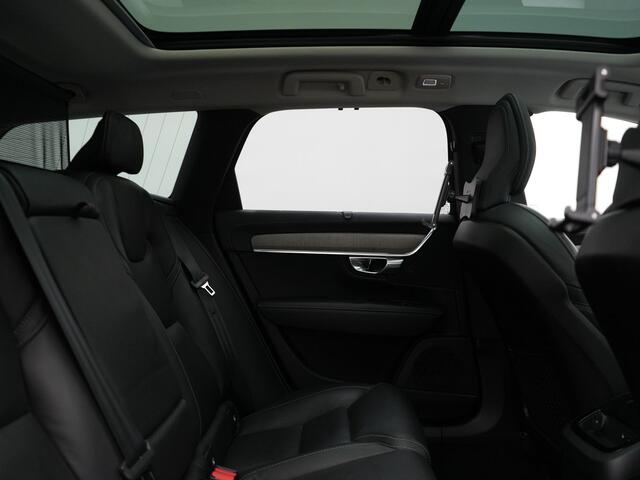 Volvo V90 T8 AWD Ultimate Dark Plug In Hybrid 455pk Dealer O.H. PHEV | Panodak | Adaptive Cruise | Head Up | 360 Camera | Lederen Sportstoelen Ventilatie & Memory | Harman & Kardon | Google Assistent | Apple Carplay | Stoelen & Stuur Verwarmd | Blis |