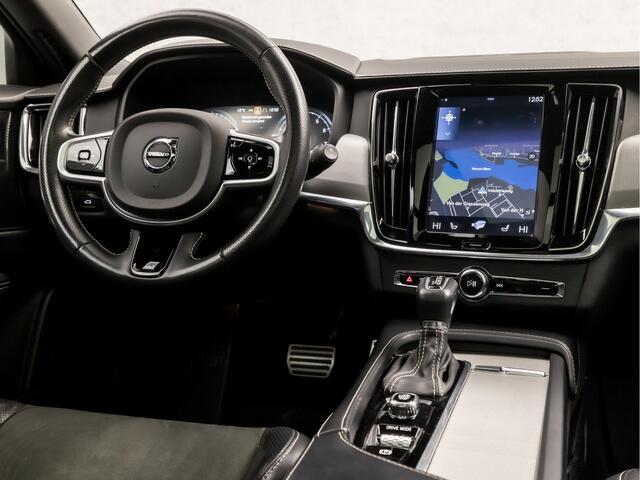Volvo V90 2.0 T4 R-Design 191Pk Automaat (PANORAMADAK, APPLE CARPLAY, HEAD-UP DISPLAY, LEDER/ALCANTARA, CAMERA, ADAPTIVE CRUISE, ZWART HEMEL, STOELVERWARMING, NIEUWSTAAT)