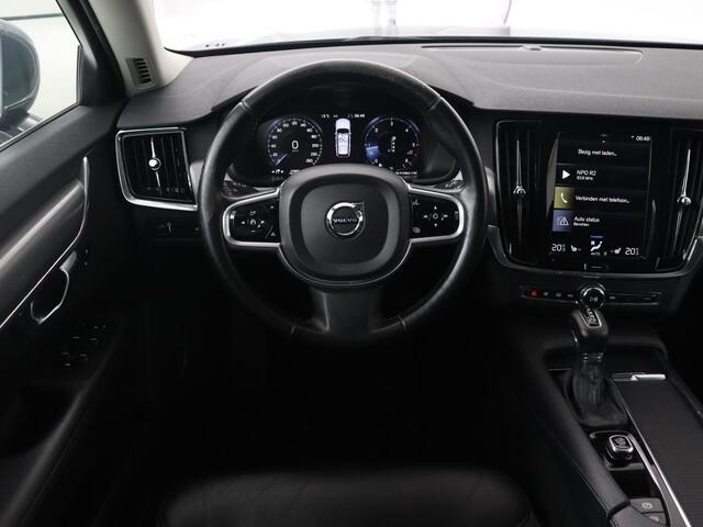 Volvo V90 2.0 D3 Momentum | Leder | Trekhaak | Stoelverwarming | Adaptive cruise | Carplay | Navigatie | Digital Cockpit | Full LED | Parkeerhulp | Climate control