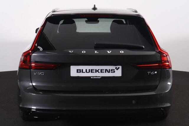 Volvo V90 T6 Recharge AWD Plus Dark - IntelliSafe Assist & Surround - 360º Camera - Harman/Kardon audio - Adaptieve LED koplampen - Verwarmde voorstoelen, stuur & achterbank - Parkeersensoren voor & achter - Elektr. bedienb. voorstoelen met geheugen - Extra getint