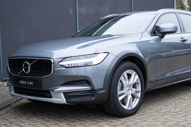 Volvo V90 Cross Country 2.0 T5 AWD Panoramisch schuif-kantel dak | Polestar Engineered Optimalisatie | Klasse III Alarm | Verwarmbare voorstoelen | Parkeerverwarming | Achterbank en Stuurwiel verwarming | Grafisch Head-Up-Display | Parkeer Camera |
