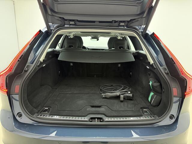 Volvo V90 T6 350pk AWD Ultra Dark / Dubbel glas / 19'' + All Season / Trekhaak / head-Up / Lederen Dashboard / Stoel + Stuurw. Verwarming / Full-LED / 360 Camera / Keyless /