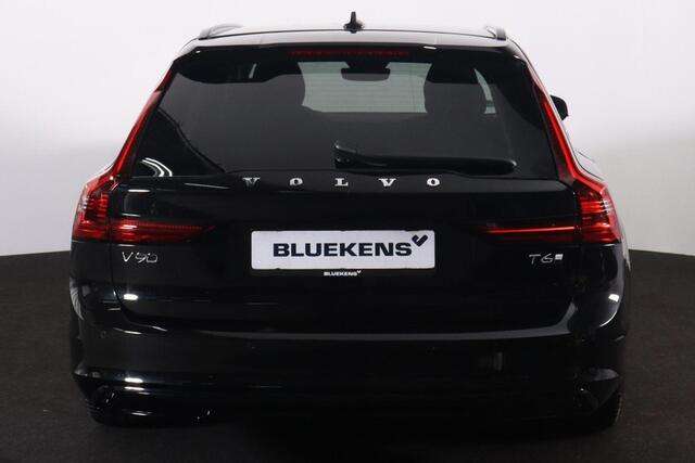 Volvo V90 T6 Recharge AWD Plus Dark - IntelliSafe Assist & Surround - 360º Camera - Harman/Kardon audio - Adaptieve LED koplampen - Verwarmde voorstoelen, stuur & achterbank - Parkeersensoren voor & achter - Elektr. bedienb. voorstoelen met geheugen - Extra getint