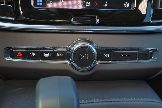Volvo V90 T6 Recharge AWD Plus Dark - IntelliSafe Assist & Surround - 360º Camera - Harman/Kardon audio - Adaptieve LED koplampen - Verwarmde voorstoelen, stuur & achterbank - Parkeersensoren voor & achter - Elektr. bedienb. voorstoelen met geheugen - Extra getint