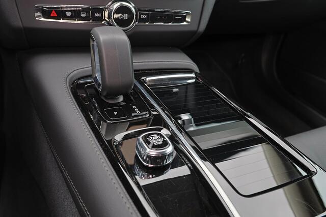 Volvo V90 T6 Recharge AWD Plus Dark - IntelliSafe Assist & Surround - 360º Camera - Harman/Kardon audio - Adaptieve LED koplampen - Verwarmde voorstoelen, stuur & achterbank - Parkeersensoren voor & achter - Elektr. bedienb. voorstoelen met geheugen - Extra getint 