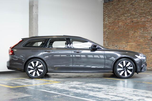 Volvo V90 T6 Plug-in hybrid AWD Ultra Dark | Panoramadak | Semi-Electrische Trekhaak | Verwarmbare voorstoelen+stuurwiel+achterbank | Premium audio by Harman Kardon | Head-up display | 360° Parkeercamera | Parkeersensoren voor + achter