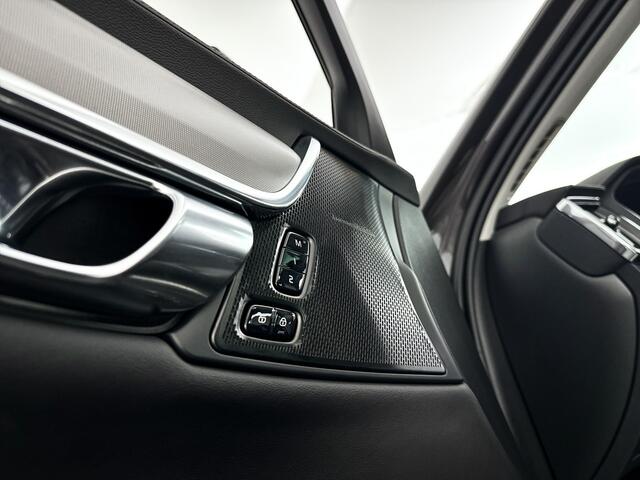 Volvo V90 T8 Plug-in hybrid AWD Ultra Dark | Panoramadak | 360° camera | Harman Kardon | Stoel- en Stuurverwarming | Trekhaak