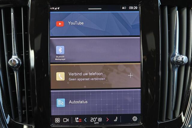 Volvo V90 T6 Recharge AWD Core Bright - IntelliSafe Assist & Surround - Adaptieve LED koplampen - Parkeercamera achter - Verwarmde voorstoelen, stuur & achterbank - Parkeersensoren voor & achter - Extra getint glas - Elektr. inklapbare trekhaak - 19' LMV