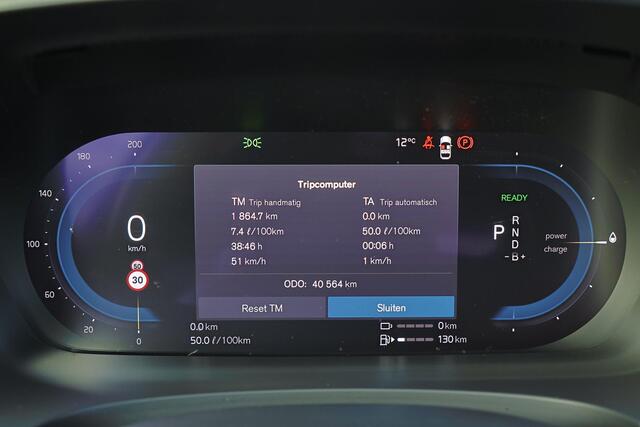 Volvo V90 T6 Recharge AWD Core Bright - IntelliSafe Assist & Surround - Adaptieve LED koplampen - Parkeercamera achter - Verwarmde voorstoelen, stuur & achterbank - Parkeersensoren voor & achter - Extra getint glas - Elektr. inklapbare trekhaak - 19' LMV