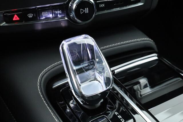 Volvo V90 2.0 T6 Plug-in hybrid AWD Plus Dark | S/K-dak | Harman/Kardon | Elek. trekhaak | Memory | HUD | 360*+PDC | Stuur-Stoelverw. | Elek. Klep | 20'' V