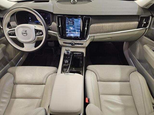 Volvo V90 2.0 T8 Plug-in hybrid AWD Ultimate Dark | 360° Camera | Massage | Luchtvering | Trekhaak | 20"lm velgen | Bowers & Wilkens | Adaptieve cruise | Panoramadak | Gelaagd glas | Geventileerd leer |