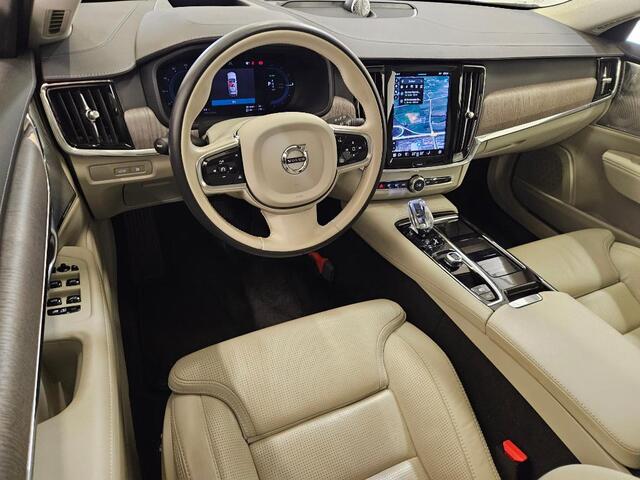 Volvo V90 2.0 T8 Plug-in hybrid AWD Ultimate Dark | 360° Camera | Massage | Luchtvering | Trekhaak | 20"lm velgen | Bowers & Wilkens | Adaptieve cruise | Panoramadak | Gelaagd glas | Geventileerd leer |