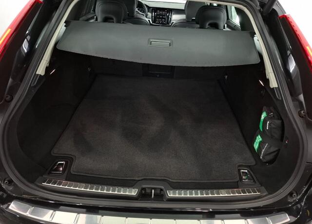 Volvo V90 2.0 T4 Inscription | Stoelventilatie | Stoelmassage | Nappaleder | Trekhaak | Head-up Display | Panoramadak | Harman Kardon Audio | Koplampen Adaptief | Keyless Entry | Navigatie | Parkeerverwarming