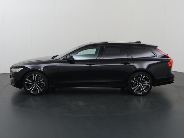 Volvo V90 2.0 T8 Plug-in hybrid AWD Ultimate Dark | Luchtvering | Panoramadak | SOH 96% | Trekhaak | Massage stoelen | Apple Carplay/Android Auto | HUD | Harman/Kardon |
