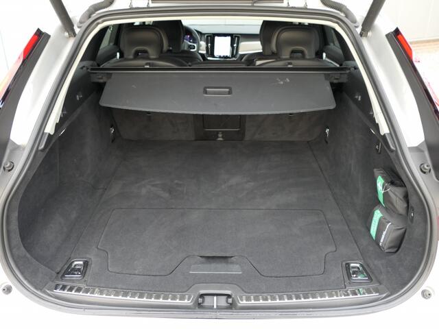 Volvo V90 T6 AWD Core Bright 12MND garantie / Trekhaak / Stuurverwarming /