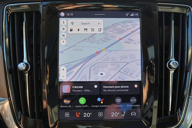 Volvo V90 T8 Recharge AWD Ultra Dark - Luchtvering - Panorama/schuifdak - IntelliSafe Assist & Surround - 360º Camera - Bowers & Wilkins audio - Verwarmde voorstoelen, stuur & achterbank - Parkeersensoren voor & achter - Elektr. bedienb. voorstoelen met geheugen - 