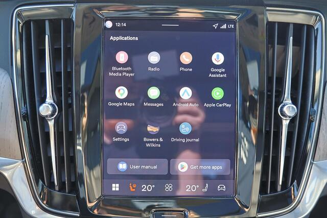 Volvo V90 T8 Recharge AWD Ultra Dark - Luchtvering - Panorama/schuifdak - IntelliSafe Assist & Surround - 360º Camera - Bowers & Wilkins audio - Verwarmde voorstoelen, stuur & achterbank - Parkeersensoren voor & achter - Elektr. bedienb. voorstoelen met geheugen - 