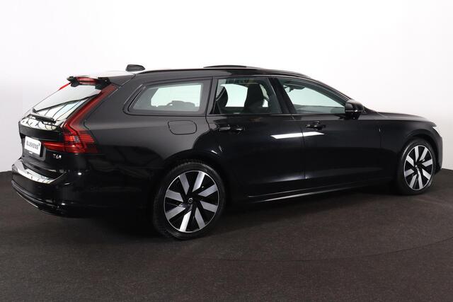 Volvo V90 T6 Recharge AWD Ultra Dark - Panorama/schuifdak - IntelliSafe Assist & Surround - 360º Camera - Harman/Kardon audio - Adaptieve LED koplampen - Verwarmde voorstoelen, stuur & achterbank - Parkeersensoren voor & achter - Elektr. bedienb. voorstoelen met ge