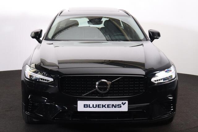 Volvo V90 T8 Recharge AWD Ultra Dark - Luchtvering - Panorama/schuifdak - IntelliSafe Assist & Surround - 360º Camera - Bowers & Wilkins audio - Adaptieve LED koplampen - Verwarmde voorstoelen, stuur & achterbank - Parkeersensoren voor & achter - Elektr. bedienb. v