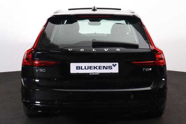 Volvo V90 T8 Recharge AWD Ultra Dark - Luchtvering - Panorama/schuifdak - IntelliSafe Assist & Surround - 360º Camera - Bowers & Wilkins audio - Adaptieve LED koplampen - Verwarmde voorstoelen, stuur & achterbank - Parkeersensoren voor & achter - Elektr. bedienb. v