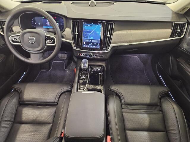 Volvo V90 2.0 T8 Plug-in hybrid AWD Ultra Dark | Gelaagd glas | Trekhaak | Luchtvering | Bowers & Wilkins | Massage | Stoel Koeling | 360° Camera | Adaptieve cruise | Stoel/stuur verwarming |