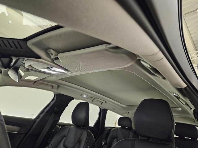 Volvo V90 2.0 T8 Plug-in hybrid AWD Ultra Dark | Gelaagd glas | Trekhaak | Luchtvering | Bowers & Wilkins | Massage | Stoel Koeling | 360° Camera | Adaptieve cruise | Stoel/stuur verwarming |