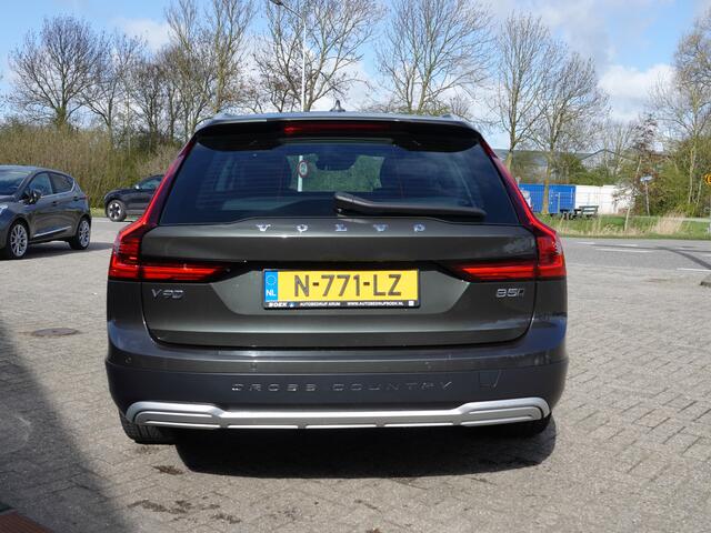Volvo V90 Cross Country 2.0 B5 AWD Pro 250PK PANO | VOL LEER | TREKH. | 360° | HK-AUDIO