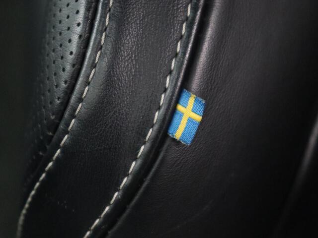 Volvo V90 2.0 T4 R-Design | Trekhaak | Leder/Alcantara | Stoelverwarming | Adaptive cruise | Camera | Carplay | Keyless | Side Assist | Navigatie | Climate control | Sportstoelen | Getint glas