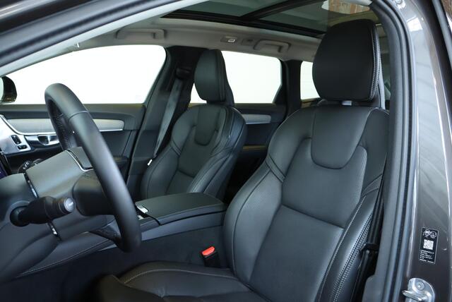 Volvo V90 T8 Plug-in hybrid AWD Ultra Dark | Bowers & Wilkins Premium Audio | Luchtvering | Gelamineerde zijruiten | Semi-Electrische wegklapbare trekhaak | 20" Lichtmetalen velgen | Massage in voorstoelen | Stoelventilatie | Stoelverwarming | 360° Parkeercamera