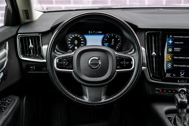 Volvo V90 2.0 T4 Momentum | Trekhaak | Adaptieve Cruise Control | Leer | Scandinavian Line | Standkachel | BLIS | Keyless | CarPlay |