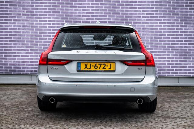 Volvo V90 2.0 T4 Momentum | Trekhaak | Adaptieve Cruise Control | Leer | Scandinavian Line | Standkachel | BLIS | Keyless | CarPlay |
