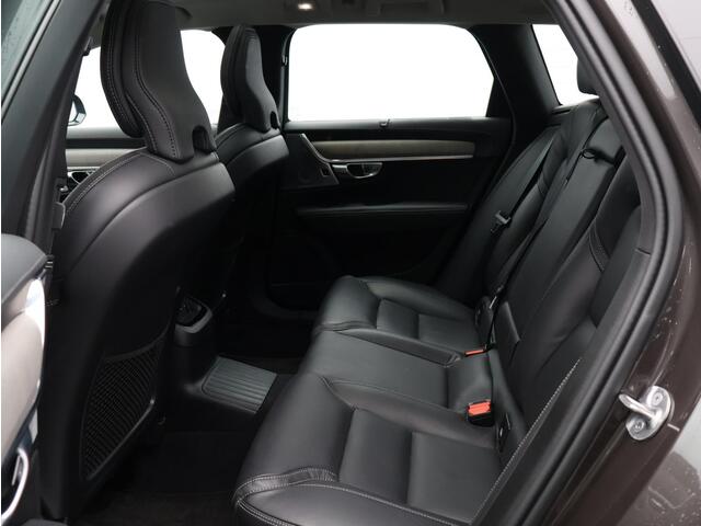 Volvo V90 2.0 T8 Plug-in hybrid AWD Ultra Dark / Trekhaak / B&W Audio / Stoelventilatie+Massage / Head-Up Display / 360 Camera / Gelamineerd Glas / Elektrische Stoelen /